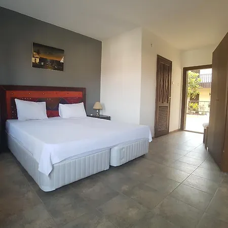 Ξενοδοχείο Hanzara 3*